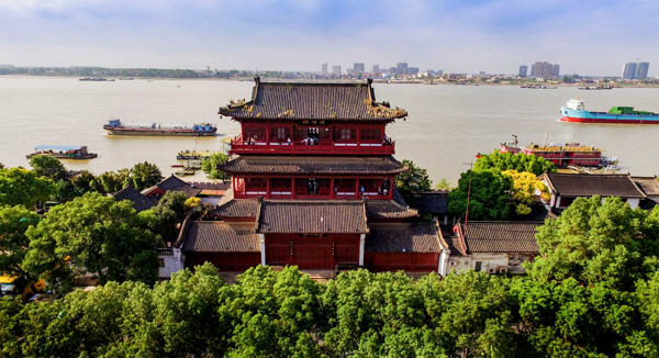 九江作为千年历史名城,古迹繁多,九江的摄影爱好者们用航拍飞行器