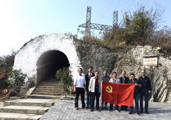 下赴江西省爱国主义教育基地——彭泽县马当炮台山开展"传承红色基因